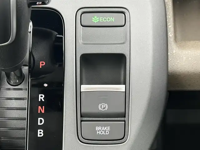 ホンダ フリード ハイブリット e:HEV AIR EX 千葉県 2025(令7)年 0.1千km プラチナホワイトパール 登録済未使用車/純正9インチコネクトナビ/・LXM-242ZFNi/・BT/ACP/AA/フルセグ/Honda SENSING/・衝突軽減ブレーキ（CMBS）/・先行車発進お知らせ機能/・歩行者事故低減ステアリング/・路外逸脱抑制機能/・標識認識機能/・渋滞追従機能付アダプティブクルーズコントロール（ACC）/・車線維持支援システム（LKAS）/・トラフィックジャムアシスト（渋滞運転支援機能）/・ブラインドスポットインフォメーション/・誤発進抑制機能/・後方誤発進抑制機能/・近距離衝突軽減ブレーキ/・急アクセル抑制機能/・パーキングセンサーシステム/・オートハイビーム/両側パワースライドドア/バックカメラ/前席シートヒーター/リアクーラー/2列目キャプテンシート(両側アームレスト付)/コーナーセンサー/スマートキー/スペアキー/純正15インチアルミホイール/取説・保証書/LEDヘッドライト/オートライト/コーナーセンサー/スマートキー/スペアキー/純正15インチアルミホイール/取説・保証書