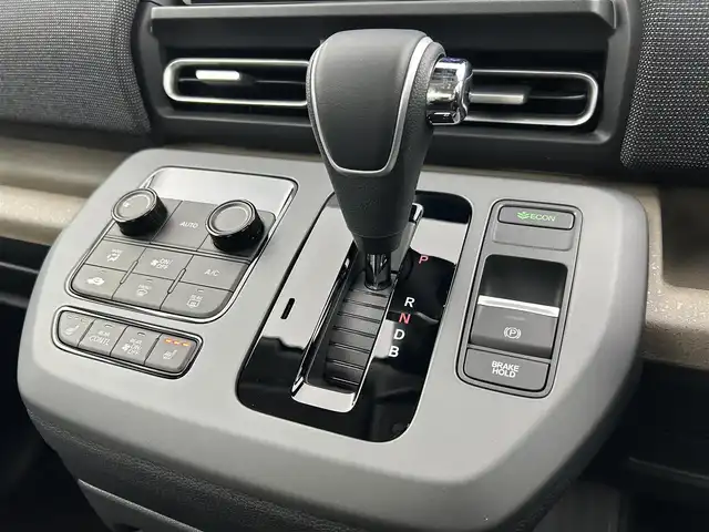 ホンダ フリード ハイブリット e:HEV AIR EX 千葉県 2025(令7)年 0.1千km プラチナホワイトパール 登録済未使用車/純正9インチコネクトナビ/・LXM-242ZFNi/・BT/ACP/AA/フルセグ/Honda SENSING/・衝突軽減ブレーキ（CMBS）/・先行車発進お知らせ機能/・歩行者事故低減ステアリング/・路外逸脱抑制機能/・標識認識機能/・渋滞追従機能付アダプティブクルーズコントロール（ACC）/・車線維持支援システム（LKAS）/・トラフィックジャムアシスト（渋滞運転支援機能）/・ブラインドスポットインフォメーション/・誤発進抑制機能/・後方誤発進抑制機能/・近距離衝突軽減ブレーキ/・急アクセル抑制機能/・パーキングセンサーシステム/・オートハイビーム/両側パワースライドドア/バックカメラ/前席シートヒーター/リアクーラー/2列目キャプテンシート(両側アームレスト付)/コーナーセンサー/スマートキー/スペアキー/純正15インチアルミホイール/取説・保証書/LEDヘッドライト/オートライト/コーナーセンサー/スマートキー/スペアキー/純正15インチアルミホイール/取説・保証書