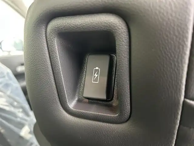 ホンダ フリード ハイブリット e:HEV AIR EX 千葉県 2025(令7)年 0.1千km プラチナホワイトパール 登録済未使用車/純正9インチコネクトナビ/・LXM-242ZFNi/・BT/ACP/AA/フルセグ/Honda SENSING/・衝突軽減ブレーキ（CMBS）/・先行車発進お知らせ機能/・歩行者事故低減ステアリング/・路外逸脱抑制機能/・標識認識機能/・渋滞追従機能付アダプティブクルーズコントロール（ACC）/・車線維持支援システム（LKAS）/・トラフィックジャムアシスト（渋滞運転支援機能）/・ブラインドスポットインフォメーション/・誤発進抑制機能/・後方誤発進抑制機能/・近距離衝突軽減ブレーキ/・急アクセル抑制機能/・パーキングセンサーシステム/・オートハイビーム/両側パワースライドドア/バックカメラ/前席シートヒーター/リアクーラー/2列目キャプテンシート(両側アームレスト付)/コーナーセンサー/スマートキー/スペアキー/純正15インチアルミホイール/取説・保証書/LEDヘッドライト/オートライト/コーナーセンサー/スマートキー/スペアキー/純正15インチアルミホイール/取説・保証書