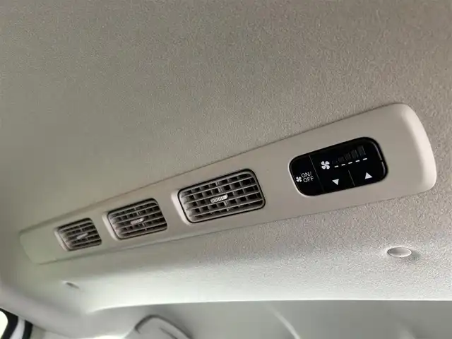 ホンダ フリード ハイブリット e:HEV AIR EX 千葉県 2025(令7)年 0.1千km プラチナホワイトパール 登録済未使用車/純正9インチコネクトナビ/・LXM-242ZFNi/・BT/ACP/AA/フルセグ/Honda SENSING/・衝突軽減ブレーキ（CMBS）/・先行車発進お知らせ機能/・歩行者事故低減ステアリング/・路外逸脱抑制機能/・標識認識機能/・渋滞追従機能付アダプティブクルーズコントロール（ACC）/・車線維持支援システム（LKAS）/・トラフィックジャムアシスト（渋滞運転支援機能）/・ブラインドスポットインフォメーション/・誤発進抑制機能/・後方誤発進抑制機能/・近距離衝突軽減ブレーキ/・急アクセル抑制機能/・パーキングセンサーシステム/・オートハイビーム/両側パワースライドドア/バックカメラ/前席シートヒーター/リアクーラー/2列目キャプテンシート(両側アームレスト付)/コーナーセンサー/スマートキー/スペアキー/純正15インチアルミホイール/取説・保証書/LEDヘッドライト/オートライト/コーナーセンサー/スマートキー/スペアキー/純正15インチアルミホイール/取説・保証書