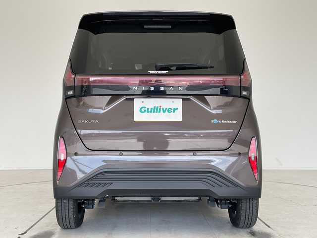 日産 サクラ X 愛知県 2023(令5)年 0.4万km アッシュブラウンM 純正9型ディスプレイオーディオ　ナビ機能なし/バックカメラ/コーナーセンサー/純正アルミホイール/LEDヘッドライト/オートライト/ETC/衝突軽減システム/Bluetooth/ステアリングスイッチ/スマートキー/プッシュスタート