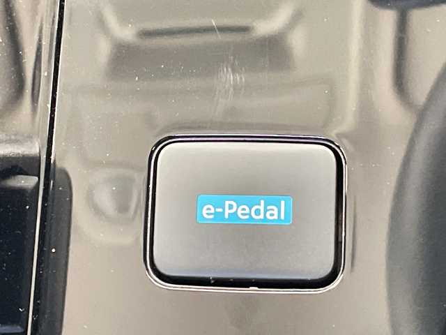 日産 サクラ X 愛知県 2023(令5)年 0.4万km アッシュブラウンM 純正9型ディスプレイオーディオ　ナビ機能なし/バックカメラ/コーナーセンサー/純正アルミホイール/LEDヘッドライト/オートライト/ETC/衝突軽減システム/Bluetooth/ステアリングスイッチ/スマートキー/プッシュスタート