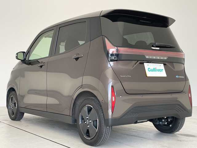 日産 サクラ X 愛知県 2023(令5)年 0.4万km アッシュブラウンM 純正9型ディスプレイオーディオ　ナビ機能なし/バックカメラ/コーナーセンサー/純正アルミホイール/LEDヘッドライト/オートライト/ETC/衝突軽減システム/Bluetooth/ステアリングスイッチ/スマートキー/プッシュスタート