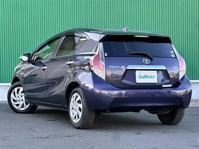 トヨタ アクア S 宮城県 2015(平27)年 9.9万km ダークバイオレットマイカメタリック 社外メモリナビ（MDV-L500）/・CD/DVD/・Bluetooth/・フルセグTV/バックカメラ/ETC/スマートキー＆プッシュスタート/スペアキー1本/電動格納ミラー/純正フロアマット/ドアバイザー/Wエアバッグ