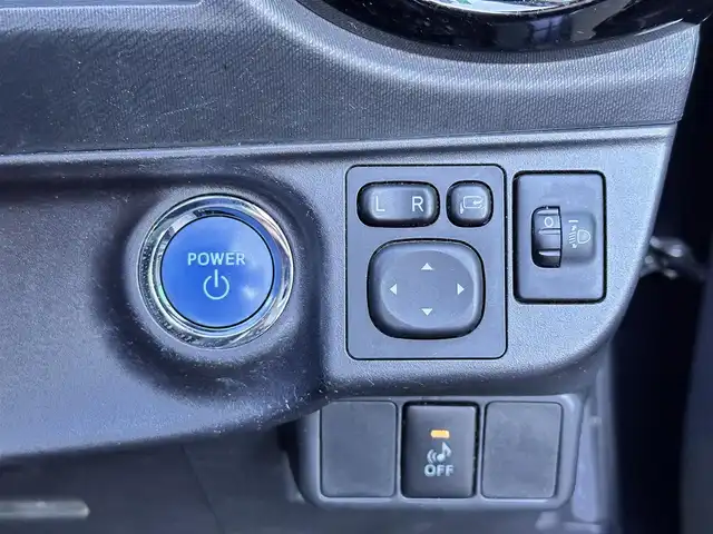 トヨタ アクア S 宮城県 2015(平27)年 9.9万km ダークバイオレットマイカメタリック 社外メモリナビ（MDV-L500）/・CD/DVD/・Bluetooth/・フルセグTV/バックカメラ/ETC/スマートキー＆プッシュスタート/スペアキー1本/電動格納ミラー/純正フロアマット/ドアバイザー/Wエアバッグ