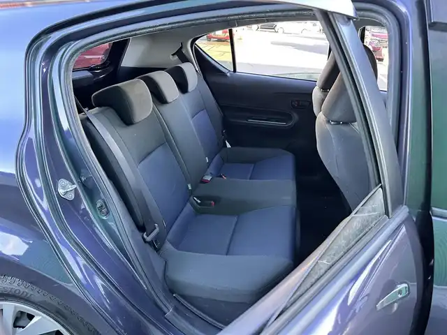 トヨタ アクア S 宮城県 2015(平27)年 9.9万km ダークバイオレットマイカメタリック 社外メモリナビ（MDV-L500）/・CD/DVD/・Bluetooth/・フルセグTV/バックカメラ/ETC/スマートキー＆プッシュスタート/スペアキー1本/電動格納ミラー/純正フロアマット/ドアバイザー/Wエアバッグ