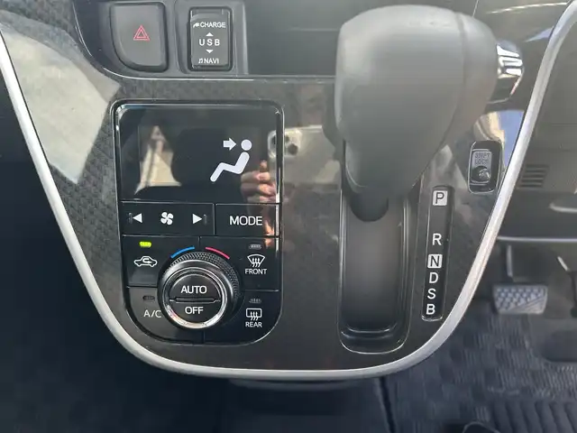 ダイハツ ムーヴ カスタム X LTDⅡ SAⅢ 富山県 2018(平30)年 4.3万km ファイアークォーツレッドM ワンオーナー/4WD/純正SDナビ(NMZK-W68D)/(AM/FM/CD/DVD/USB/ipod)/Bluetooth/カメラ(全方位、バック）/フルセグTV/衝突軽減システム/コーナーセンサー/レーンキープアシスト/オートマチックハイビーム/横滑り防止装置/盗難防止装置/シートヒーター　運転席/ベンチシート/ドアバイザー/純正AW/LEDライト/フォグランプ/取扱説明書/保証書