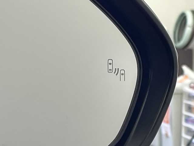 トヨタ ヤリスクロス ハイブリッド Z 群馬県 2025(令7)年 1万km ブラックマイカ 純正８型デイスプレイオーディオ　全周囲カメラ　ドラレコ　ビルトインＥＴＣ２．０　レーンアシスト　オートハイビーム　シートヒーター　ステアリングヒーター　ハーフレザー　衝突被害軽減システム　ＬＥＤ　禁煙