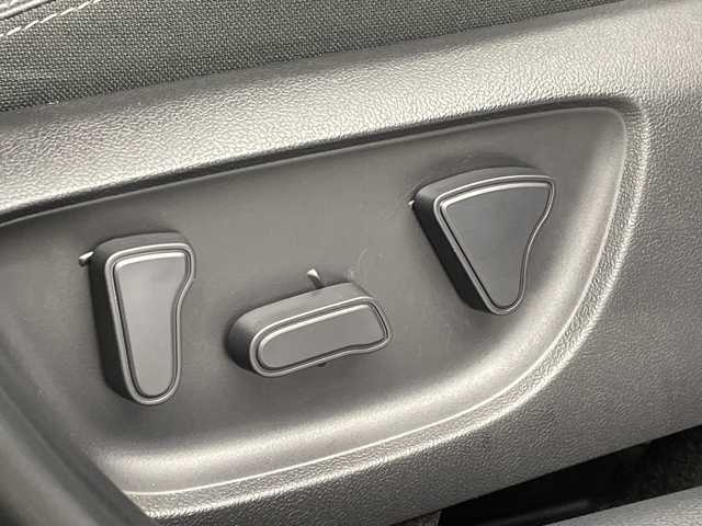 トヨタ ヤリスクロス ハイブリッド Z 群馬県 2025(令7)年 1万km ブラックマイカ 純正８型デイスプレイオーディオ　全周囲カメラ　ドラレコ　ビルトインＥＴＣ２．０　レーンアシスト　オートハイビーム　シートヒーター　ステアリングヒーター　ハーフレザー　衝突被害軽減システム　ＬＥＤ　禁煙