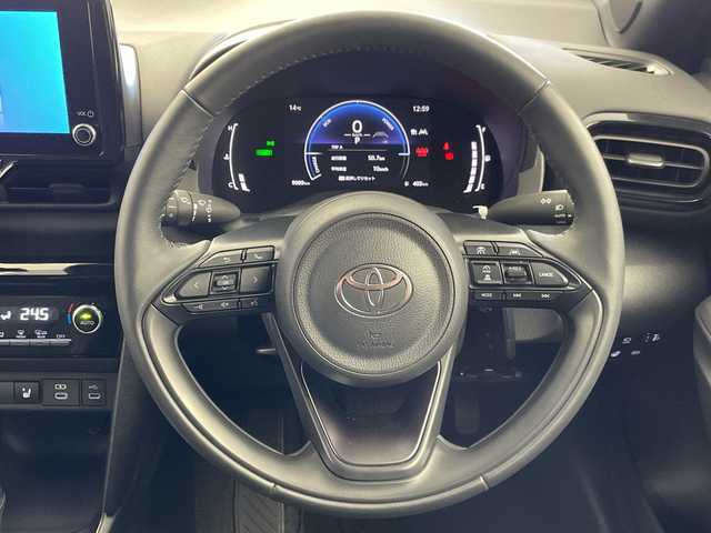 トヨタ ヤリスクロス ハイブリッド Z 群馬県 2025(令7)年 1万km ブラックマイカ 純正８型デイスプレイオーディオ　全周囲カメラ　ドラレコ　ビルトインＥＴＣ２．０　レーンアシスト　オートハイビーム　シートヒーター　ステアリングヒーター　ハーフレザー　衝突被害軽減システム　ＬＥＤ　禁煙