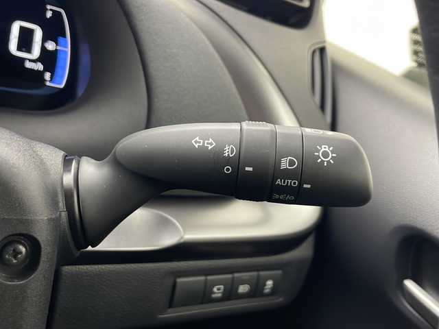 トヨタ アクア GRスポーツ 秋田県 2024(令6)年 0.4万km プラチナホワイトパールマイカ ワンオーナー　/１０．５インチディスプレィオーディオ　/USBポート/カラーヘッドアップディスプレイ/コンフォートパッケージ/全方位モニター　/プッシュスタート /スマートキー/スペアキー有り/トヨタセーフティセンス　/クルーズコントロール　/ステアリングヒーター　/ステアリングリモコン/ハーフレザーシート　/前席シートヒーター　/ビルトインＥＴＣ/デジタルインナーミラー型ドライブレコーダー/ブラインドスポットモニター/LEDヘッドライト/LEDターンランプ/LEDクリアランスランプ/オートマチックハイビーム/オートエアコン /オートライト/衝突被害軽減システム/レーンキープアシスト/横滑り防止装置/クリアランスソナー /AC１００V/ライトレベライザー /取扱説明書/保証書/サイドバイザー/ウィンカーミラー /純正AW/純正フロアマット/EV MODE/DRIVE MODE/ハーフレザーシート/革巻きステアリング/電格ミラー/コーナーセンサー