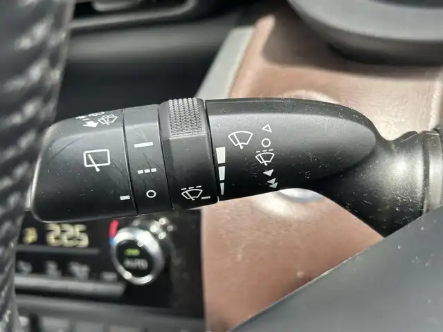 トヨタ ヤリスクロス ハイブリッド Z 愛知県 2020(令2)年 4.9万km ブラックマイカ ８インチディスプレイオーディオ　/（フルセグ／Bluetooth）　/レーダークルーズコントロール　/バックモニター　/ブラインドスポットモニター　/衝突軽減システム　/コーナーセンサー　/レーンキープアシスト　/ハーフレザーシート　/運転席パワーシート　/前席シートヒーター　/ドライブレコーダー/ETC/純正AW