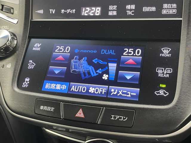 トヨタ クラウン ハイブリッド アスリートG 岡山県 2016(平28)年 6.9万km ホワイトパールクリスタルシャイン 純正8インチメモリナビゲーション		/【フルセグ/Bluetooth/DVD/MSP】		/バックカメラ		/純正18inアルミホイール+サマータイヤ：装着			/レーダークルーズコントロール	/ブラインドスポットモニター	/ビルトインETC		/LEDヘッドライト（AUTO機能付き）		/シートヒーター		/ステアリングヒーター/エアシート/横滑り防止機能		/衝突軽減システム		/車線逸脱防止システム				/スマートキー		/ステアリングスイッチ		/プッシュスタート		/コーナーセンサー				/純正フロアマット
