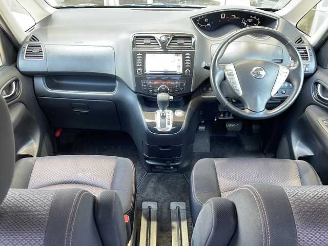 日産 セレナ ハイウェイスター 静岡県 2011(平23)年 12.9万km ダークグレー/ブルーイッシュシルバーM 純正ナビ/・CD/・DVD/・フルセグTV/・Bluetooth/主要装備/・バックカメラ/・クルーズコントロール/・ドライブレコーダー/・後部座席モニター/・100V充電/・ガラスルーフ/・純正アルミホイール/・オートライト/・両側パワースライドドア/・チップアップシート/・スマートキー/・スペアキー