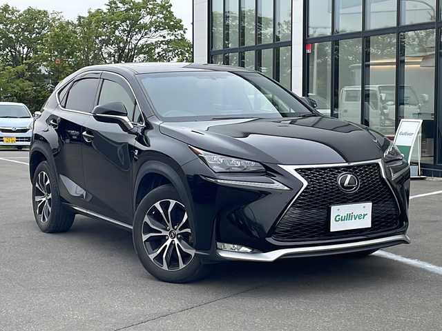 レクサス ＮＸ 200t Fスポーツ 青森県 2014(平26)年 7万km スターライトブラックガラスフレーク ・4WD/・本革シート/・純正メーカーSDナビ/・Bluetooth/・バックカメラ/・衝突軽減ブレーキ/・レーダークルーズコントロール/・レーンキープアシスト/・パワーバックドア/・エアシート（D＋N）/・パワーシート（D＋N）/・プッシュスタート/・スマートキー/・オートライト/・アイドリングストップ/・カーテンエアバック/・横滑り防止/・パドルシフト/・シートメモリ/・社外フロアマット/・純正ドアバイザー/・保証書/・取扱説明書