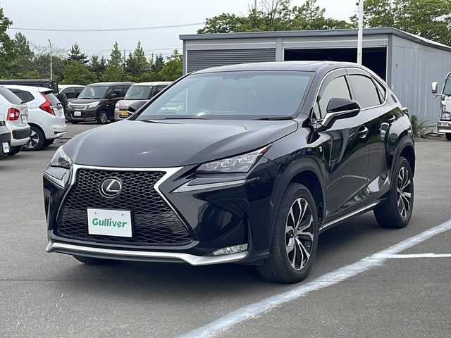 レクサス ＮＸ 200t Fスポーツ 青森県 2014(平26)年 7万km スターライトブラックガラスフレーク ・4WD/・本革シート/・純正メーカーSDナビ/・Bluetooth/・バックカメラ/・衝突軽減ブレーキ/・レーダークルーズコントロール/・レーンキープアシスト/・パワーバックドア/・エアシート（D＋N）/・パワーシート（D＋N）/・プッシュスタート/・スマートキー/・オートライト/・アイドリングストップ/・カーテンエアバック/・横滑り防止/・パドルシフト/・シートメモリ/・社外フロアマット/・純正ドアバイザー/・保証書/・取扱説明書