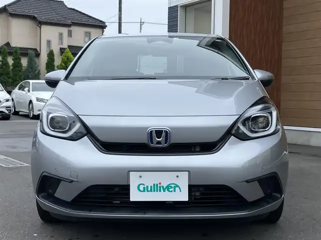 ホンダ フィット e:HEVベーシック 埼玉県 2020(令2)年 2.3万km ルナシルバーM 登録時22404km/ワンオーナー/ホンダセンシング /　・衝突軽減ブレーキ（CMBS）/　・前後誤発進抑制制御機能/　・歩行者事故軽減ステアリング/　・路外逸脱抑制制御機能/　・先行車発進お知らせ機能/　・標識認識機能/　・アダプティブクルーズコントロール（ACC）/　・車線維持支援システム（LKAS）/　・オートハイビーム/クリアランスソナー/電子制御パーキングブレーキ/　・オートホールド機能/社外オーディオ（KENWOOD:RDT-211）/　・CD再生/　・AUX/USB端子/ETC/スマートキー×2/プッシュスタートボタン/LEDヘッドライト/ドアバイサー/電動格納ミラー/保証書/取扱説明書/点検記録簿（R5.R6）