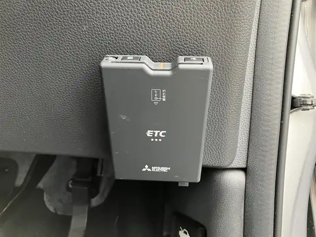 ホンダ フィット e:HEVベーシック 埼玉県 2020(令2)年 2.3万km ルナシルバーM 登録時22404km/ワンオーナー/ホンダセンシング /　・衝突軽減ブレーキ（CMBS）/　・前後誤発進抑制制御機能/　・歩行者事故軽減ステアリング/　・路外逸脱抑制制御機能/　・先行車発進お知らせ機能/　・標識認識機能/　・アダプティブクルーズコントロール（ACC）/　・車線維持支援システム（LKAS）/　・オートハイビーム/クリアランスソナー/電子制御パーキングブレーキ/　・オートホールド機能/社外オーディオ（KENWOOD:RDT-211）/　・CD再生/　・AUX/USB端子/ETC/スマートキー×2/プッシュスタートボタン/LEDヘッドライト/ドアバイサー/電動格納ミラー/保証書/取扱説明書/点検記録簿（R5.R6）