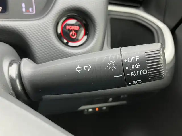 ホンダ フィット e:HEVベーシック 埼玉県 2020(令2)年 2.3万km ルナシルバーM 登録時22404km/ワンオーナー/ホンダセンシング /　・衝突軽減ブレーキ（CMBS）/　・前後誤発進抑制制御機能/　・歩行者事故軽減ステアリング/　・路外逸脱抑制制御機能/　・先行車発進お知らせ機能/　・標識認識機能/　・アダプティブクルーズコントロール（ACC）/　・車線維持支援システム（LKAS）/　・オートハイビーム/クリアランスソナー/電子制御パーキングブレーキ/　・オートホールド機能/社外オーディオ（KENWOOD:RDT-211）/　・CD再生/　・AUX/USB端子/ETC/スマートキー×2/プッシュスタートボタン/LEDヘッドライト/ドアバイサー/電動格納ミラー/保証書/取扱説明書/点検記録簿（R5.R6）