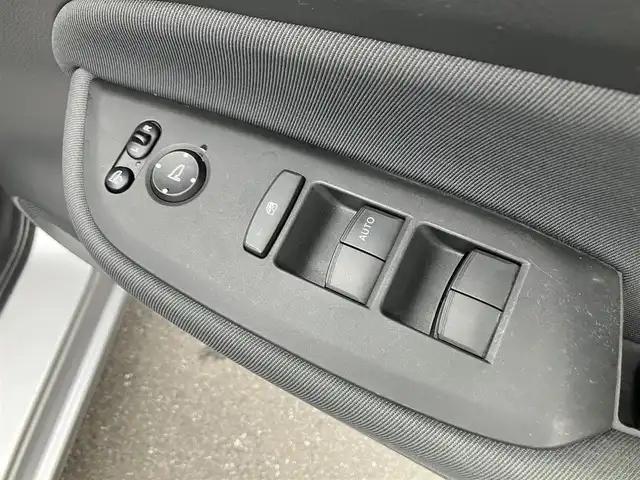ホンダ フィット e:HEVベーシック 埼玉県 2020(令2)年 2.3万km ルナシルバーM 登録時22404km/ワンオーナー/ホンダセンシング /　・衝突軽減ブレーキ（CMBS）/　・前後誤発進抑制制御機能/　・歩行者事故軽減ステアリング/　・路外逸脱抑制制御機能/　・先行車発進お知らせ機能/　・標識認識機能/　・アダプティブクルーズコントロール（ACC）/　・車線維持支援システム（LKAS）/　・オートハイビーム/クリアランスソナー/電子制御パーキングブレーキ/　・オートホールド機能/社外オーディオ（KENWOOD:RDT-211）/　・CD再生/　・AUX/USB端子/ETC/スマートキー×2/プッシュスタートボタン/LEDヘッドライト/ドアバイサー/電動格納ミラー/保証書/取扱説明書/点検記録簿（R5.R6）