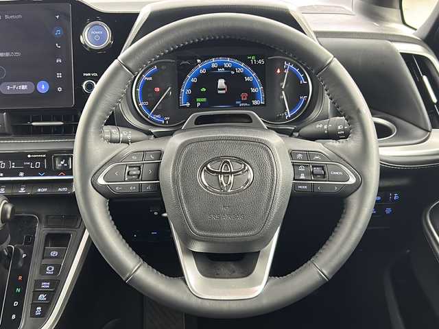 トヨタ ノア ハイブリッド S－Z 愛知県 2024(令6)年 0.7万km ホワイトパールクリスタルシャイン 快適利便パッケージHigh/・ハンズフリーデュアルパワースライドドア（挟み込み防止機能付）/・パワーバックドア（挟み込み防止機能/停止位置メモリー機能/・ナノイーX/ステアリングヒーター/・2列目シートヒーター、オットマン（キャプテンシート）/純正10.5インチディズプレイオーディオ（コネクテッドナビ対応)/・TV(フルセグ)＋CD・DVDデッキ/・AppleCarPlay/AndroidAuto/Miracast/・AM/FM/USB/・HDMI接続/ETC2.0ユニット/純正フリップダウンモニター/=========================/HDMI/AC100V/前後ドライブレコーダー/トヨタセーフティーセンス/ACC/LKA/前後コーナーセンサー/ETC2.0/オートホールド/ハーフレザーシート/D/N席シートヒーター/ハンドルヒーター/電動リアゲート/両側パワースライドドア/後席左側ステップ/後席オットマン/LEDヘッドライト/オートライト/オートマチックハイビーム/フォグランプ/スマートキー/スペアキー１本