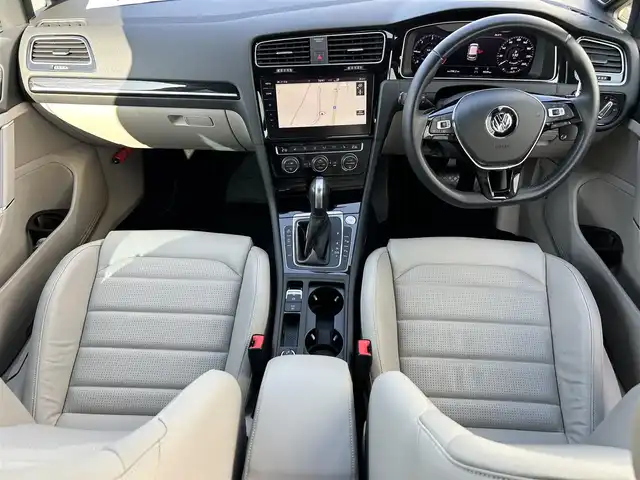 フォルクスワーゲン ゴルフ TDI ハイライン マイスター 奈良県 2020(令2)年 0.9万km パール 純正ナビ　/フルセグＴＶ　/BT/CD/DVD/SD/AUX/USB/バックカメラ　/レザーシート　/ＥＴＣ２．０　/シートヒーター　/パワーシート　/ドライブレコーダー　/前後コーナーセンサー　/クルーズコントロール　/衝突被害軽減システム　/ＬＥＤヘッドライト/オートライト/レーンキープアシスト/スマートキー/ターボ付き/パーキングアシスト/AUTOHOLD