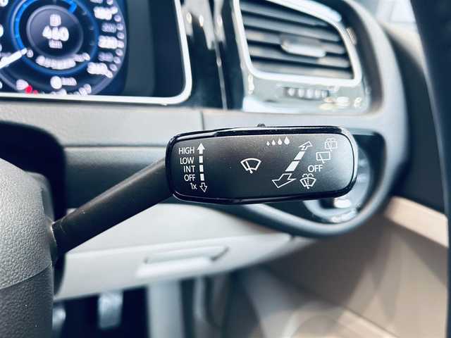 フォルクスワーゲン ゴルフ TDI ハイライン マイスター 大阪府 2020(令2)年 0.9万km パール ベージュ革/Dメモリ付きパワーシート/シートヒーター/ACC/純正ナビ/バックカメラ/TV/applecarplay/純正17インチAW/LEDヘッドライト/ブラインドスポット/クリアランスソナー/パドルシフト/ETC/ドラレコ/DYNAUDIO