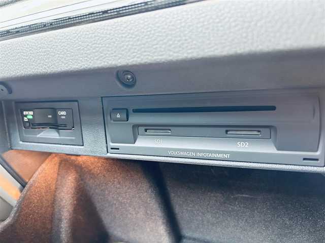 フォルクスワーゲン ゴルフ TDI ハイライン マイスター 大阪府 2020(令2)年 0.9万km パール ベージュ革/Dメモリ付きパワーシート/シートヒーター/ACC/純正ナビ/バックカメラ/TV/applecarplay/純正17インチAW/LEDヘッドライト/ブラインドスポット/クリアランスソナー/パドルシフト/ETC/ドラレコ/DYNAUDIO
