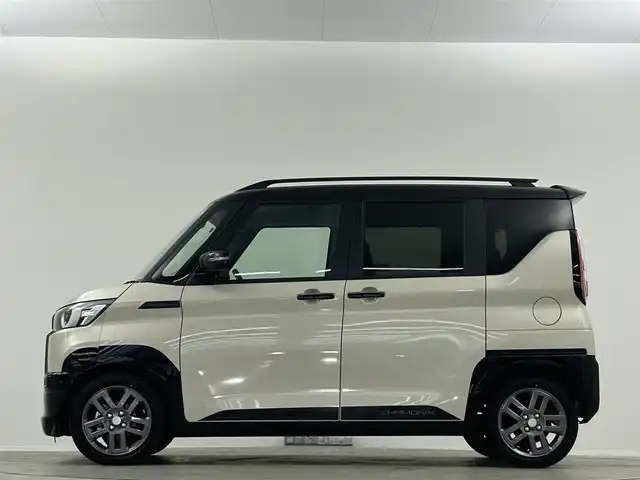三菱 デリカミニ T プレミアム 埼玉県 2025(令7)年 0.1万km未満 ナチュラルアイボリーメタリック 登録済未使用車 シャモニーパッケージ 純正9型ディスプレイオーディオ 全方位カメラ 両側パワースライドドア 液晶ミラー ハーフレザーシート シートヒーター ルーフレール ステアリングヒーター