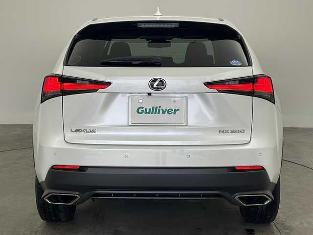 レクサス ＮＸ 300 Iパッケージ 兵庫県 2018(平30)年 1.9万km ソニッククォーツ ・純正ナビ&TV&CD&DVD&SD&BT&USB&Miracast/・バックカメラ/・パワーバックドア/・ビルトインETC2.0/・LEXUSsafety/・レーダークルーズコントロール/・レーンディパーチャーアラート/・プリクラッシュセーフティ/・ロードサインアシスト/・レーンディパーチャーアラート/・3眼LEDオートライト/・LEDフォグランプ/・オートマチックハイビーム/・クリアランスソナー/・赤革シート/・パワーシート/・前席シートヒーター/・ステアリングヒーター/・ドアミラーヒーター/・パドルシフト/・ステアリングリモコン/・ブレーキホールド/・電動パーキングブレーキ/・アイドリングストップ/・純正18インチアルミホイール/・純正フロアマット/・防眩ミラー/・nanoe/・スペアキー/・ドアバイザー