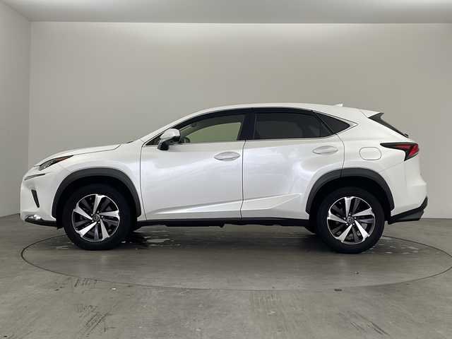 レクサス ＮＸ 300 Iパッケージ 兵庫県 2018(平30)年 1.9万km ソニッククォーツ ・純正ナビ&TV&CD&DVD&SD&BT&USB&Miracast/・バックカメラ/・パワーバックドア/・ビルトインETC2.0/・LEXUSsafety/・レーダークルーズコントロール/・レーンディパーチャーアラート/・プリクラッシュセーフティ/・ロードサインアシスト/・レーンディパーチャーアラート/・3眼LEDオートライト/・LEDフォグランプ/・オートマチックハイビーム/・クリアランスソナー/・赤革シート/・パワーシート/・前席シートヒーター/・ステアリングヒーター/・ドアミラーヒーター/・パドルシフト/・ステアリングリモコン/・ブレーキホールド/・電動パーキングブレーキ/・アイドリングストップ/・純正18インチアルミホイール/・純正フロアマット/・防眩ミラー/・nanoe/・スペアキー/・ドアバイザー