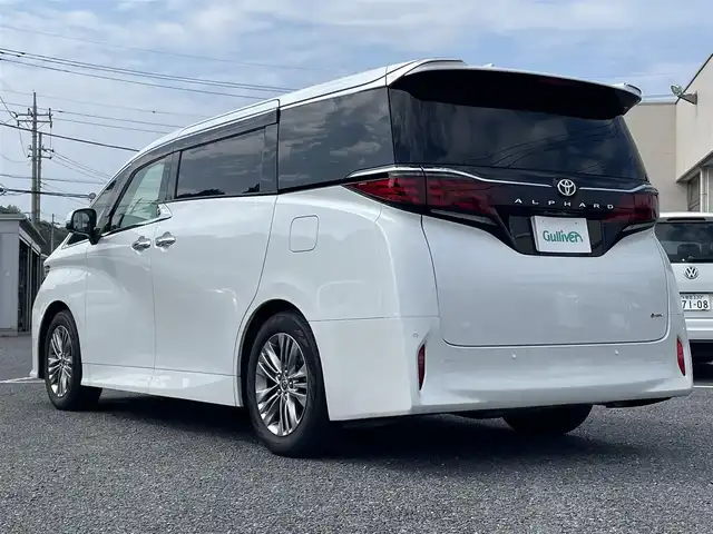 トヨタ アルファードハイブリット Z 栃木県 2024(令6)年 1.5万km プラチナホワイトパールマイカ ワンオーナー/左右独立ムーンルーフ/トヨタセーフティセーフティセンス/ ・プリクラッシュセーフティ/ ・レーントレーシングアシスト/ ・レーンディパチャーアラート/ ・レーダークルーズコントロール/ ・ブラインドスポットモニター/ ・アダプティブハイビームシステム/ ・オートマッチクハイビーム/ ・ロードサインアシスト/ ・ドライバー異常時対応システム/ ・発進遅れ告知機能/ ・プロアクティブドライビングアシスト/ ・緊急時操舵支援/ ・フロントクロストラフィックアラート/ ・レーンチェンジアシスト/パノラミックビューモニター/両側パワースライドドア/パワーバックドア/純正14インチディスプレイオーディオ[ナビ付]/[フルセグ/AM/FM/BT/USB/HDMI/ Miracast]/ビルトインETC2.0/ステアリングヒーター/前席/2ndパワーシート/前席/2ndシートヒーター/前席/2ndシートベンチレーション/後席用パワーサイドサンシェード/2ndシートオットマン/前後ドライブレコーダー/コーナーセンサー/AC１００V/3眼LEDヘッドライト/フォグランプ/置くだけ充電/デジタルインナーミラー