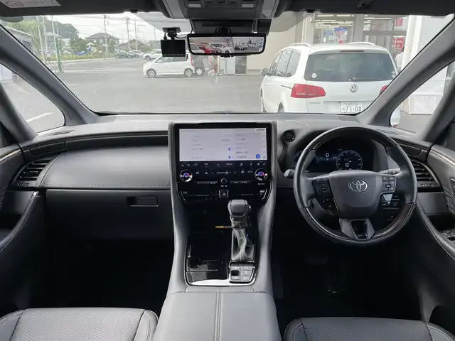 トヨタ アルファードハイブリット Z 栃木県 2024(令6)年 1.5万km プラチナホワイトパールマイカ ワンオーナー/左右独立ムーンルーフ/トヨタセーフティセーフティセンス/ ・プリクラッシュセーフティ/ ・レーントレーシングアシスト/ ・レーンディパチャーアラート/ ・レーダークルーズコントロール/ ・ブラインドスポットモニター/ ・アダプティブハイビームシステム/ ・オートマッチクハイビーム/ ・ロードサインアシスト/ ・ドライバー異常時対応システム/ ・発進遅れ告知機能/ ・プロアクティブドライビングアシスト/ ・緊急時操舵支援/ ・フロントクロストラフィックアラート/ ・レーンチェンジアシスト/パノラミックビューモニター/両側パワースライドドア/パワーバックドア/純正14インチディスプレイオーディオ[ナビ付]/[フルセグ/AM/FM/BT/USB/HDMI/ Miracast]/ビルトインETC2.0/ステアリングヒーター/前席/2ndパワーシート/前席/2ndシートヒーター/前席/2ndシートベンチレーション/後席用パワーサイドサンシェード/2ndシートオットマン/前後ドライブレコーダー/コーナーセンサー/AC１００V/3眼LEDヘッドライト/フォグランプ/置くだけ充電/デジタルインナーミラー