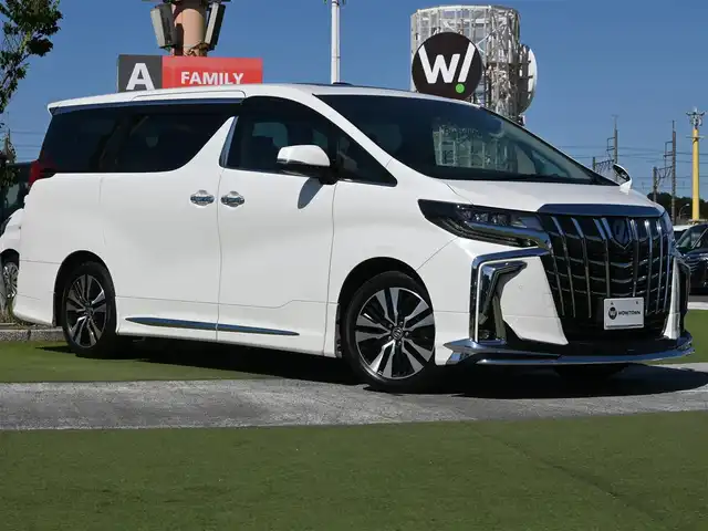 トヨタ アルファード S Cパッケージ 千葉県 2021(令3)年 6.1万km ホワイトパールクリスタルシャイン Toyota Safety Sense/・プリクラッシュセーフティ/・レーンディパーチャーアラート/・オートハイビーム/・レーダークルーズコントロール/・ブラインドスポットモニター/デジタルインナーミラー/ムーンルーフ/両側パワースライドドア/パワーバックドア/前席パワーシート/エアシート/シートヒーター/助手席/後席オットマン/純正コネクティッドナビ/地デジTV/【DVD/CD再生機能　Bluetooth接続】/バックカメラ/フリップダウンモニター/シグネチャーイルミブレード/革巻きステアリング/ステアリングヒーター/ステアリングスイッチ/ETC（2.0）/3眼LEDヘッドライト/フォグライト/ウインカーミラー/クリアランスソナー/純正18インチアルミホイル/サイド/カーテンエアバッグ/スマートキー