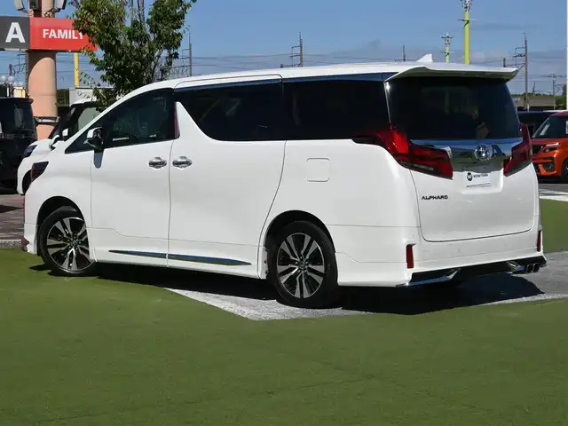 トヨタ アルファード S Cパッケージ 千葉県 2021(令3)年 6.1万km ホワイトパールクリスタルシャイン Toyota Safety Sense/・プリクラッシュセーフティ/・レーンディパーチャーアラート/・オートハイビーム/・レーダークルーズコントロール/・ブラインドスポットモニター/デジタルインナーミラー/ムーンルーフ/両側パワースライドドア/パワーバックドア/前席パワーシート/エアシート/シートヒーター/助手席/後席オットマン/純正コネクティッドナビ/地デジTV/【DVD/CD再生機能　Bluetooth接続】/バックカメラ/フリップダウンモニター/シグネチャーイルミブレード/革巻きステアリング/ステアリングヒーター/ステアリングスイッチ/ETC（2.0）/3眼LEDヘッドライト/フォグライト/ウインカーミラー/クリアランスソナー/純正18インチアルミホイル/サイド/カーテンエアバッグ/スマートキー