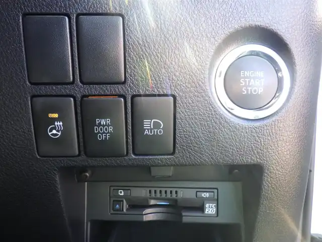 トヨタ アルファード S Cパッケージ 千葉県 2021(令3)年 6.1万km ホワイトパールクリスタルシャイン Toyota Safety Sense/・プリクラッシュセーフティ/・レーンディパーチャーアラート/・オートハイビーム/・レーダークルーズコントロール/・ブラインドスポットモニター/デジタルインナーミラー/ムーンルーフ/両側パワースライドドア/パワーバックドア/前席パワーシート/エアシート/シートヒーター/助手席/後席オットマン/純正コネクティッドナビ/地デジTV/【DVD/CD再生機能　Bluetooth接続】/バックカメラ/フリップダウンモニター/シグネチャーイルミブレード/革巻きステアリング/ステアリングヒーター/ステアリングスイッチ/ETC（2.0）/3眼LEDヘッドライト/フォグライト/ウインカーミラー/クリアランスソナー/純正18インチアルミホイル/サイド/カーテンエアバッグ/スマートキー