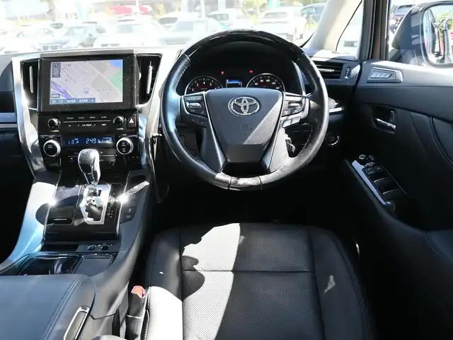 トヨタ アルファード S Cパッケージ 千葉県 2021(令3)年 6.1万km ホワイトパールクリスタルシャイン Toyota Safety Sense/・プリクラッシュセーフティ/・レーンディパーチャーアラート/・オートハイビーム/・レーダークルーズコントロール/・ブラインドスポットモニター/デジタルインナーミラー/ムーンルーフ/両側パワースライドドア/パワーバックドア/前席パワーシート/エアシート/シートヒーター/助手席/後席オットマン/純正コネクティッドナビ/地デジTV/【DVD/CD再生機能　Bluetooth接続】/バックカメラ/フリップダウンモニター/シグネチャーイルミブレード/革巻きステアリング/ステアリングヒーター/ステアリングスイッチ/ETC（2.0）/3眼LEDヘッドライト/フォグライト/ウインカーミラー/クリアランスソナー/純正18インチアルミホイル/サイド/カーテンエアバッグ/スマートキー