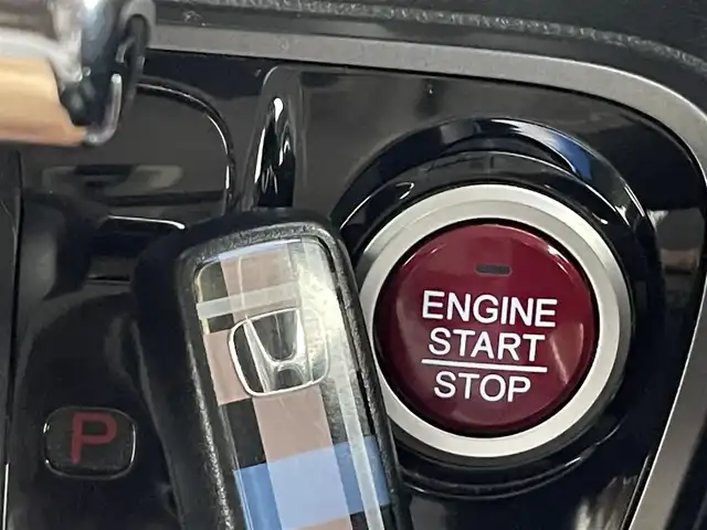 ホンダ Ｎ ＢＯＸ カスタム G SSパッケージ 道央・札幌 2015(平27)年 5.2万km ミラノレッド ・ワンオーナー/・４WD/・安心パッケージ/・ナビ装着用スペシャルパッケージ/・純正ギャザーズナビ/　CD/DVD/SD/USB/ワンセグ/・バックカメラ/・ETC/・衝突軽減ブレーキ/・横滑り防止/・前席シートヒーター/・アイドリングストップ/・HIDヘッドライト/・フォグライト/・オートライト/・プッシュスタート/・スマートキー/・純正フロアマット/・ドアバイザー