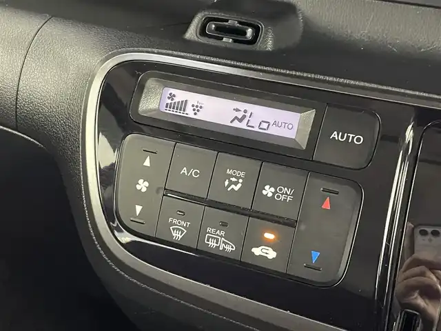 ホンダ Ｎ ＢＯＸ カスタム G SSパッケージ 道央・札幌 2015(平27)年 5.2万km ミラノレッド ・ワンオーナー/・４WD/・安心パッケージ/・ナビ装着用スペシャルパッケージ/・純正ギャザーズナビ/　CD/DVD/SD/USB/ワンセグ/・バックカメラ/・ETC/・衝突軽減ブレーキ/・横滑り防止/・前席シートヒーター/・アイドリングストップ/・HIDヘッドライト/・フォグライト/・オートライト/・プッシュスタート/・スマートキー/・純正フロアマット/・ドアバイザー