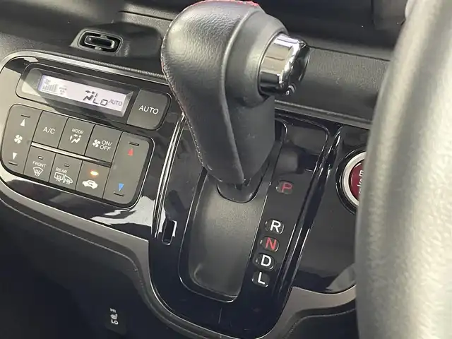 ホンダ Ｎ ＢＯＸ カスタム G SSパッケージ 道央・札幌 2015(平27)年 5.2万km ミラノレッド ・ワンオーナー/・４WD/・安心パッケージ/・ナビ装着用スペシャルパッケージ/・純正ギャザーズナビ/　CD/DVD/SD/USB/ワンセグ/・バックカメラ/・ETC/・衝突軽減ブレーキ/・横滑り防止/・前席シートヒーター/・アイドリングストップ/・HIDヘッドライト/・フォグライト/・オートライト/・プッシュスタート/・スマートキー/・純正フロアマット/・ドアバイザー