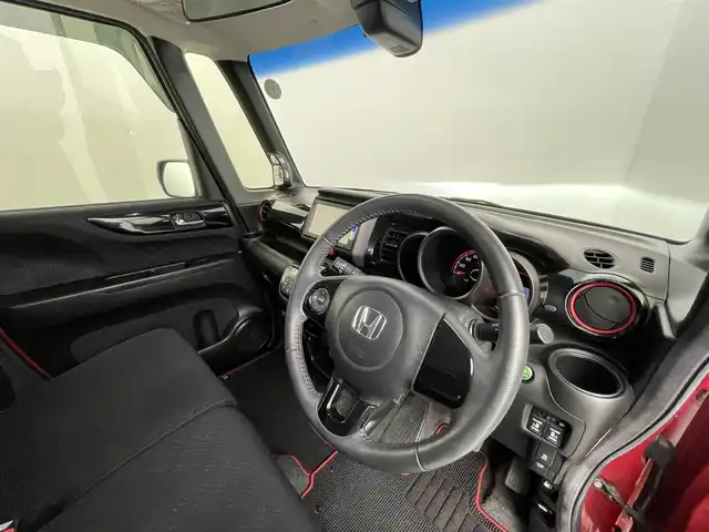 ホンダ Ｎ ＢＯＸ カスタム G SSパッケージ 道央・札幌 2015(平27)年 5.2万km ミラノレッド ・ワンオーナー/・４WD/・安心パッケージ/・ナビ装着用スペシャルパッケージ/・純正ギャザーズナビ/　CD/DVD/SD/USB/ワンセグ/・バックカメラ/・ETC/・衝突軽減ブレーキ/・横滑り防止/・前席シートヒーター/・アイドリングストップ/・HIDヘッドライト/・フォグライト/・オートライト/・プッシュスタート/・スマートキー/・純正フロアマット/・ドアバイザー