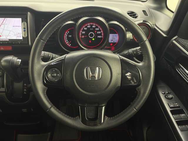 ホンダ Ｎ ＢＯＸ カスタム G SSパッケージ 秋田県 2015(平27)年 5.2万km ミラノレッド ワンオーナー/４WD/安心パッケージ/ナビ装着用スペシャルパッケージ/純正ギャザーズナビ/　CD/DVD/SD/USB/ワンセグ/バックカメラ/ETC/衝突軽減ブレーキ/横滑り防止/前席シートヒーター/アイドリングストップ/HIDヘッドライト/フォグライト/オートライト/プッシュスタート/スマートキー/純正フロアマット/ドアバイザー/オートエアコン/プッシュスタート/フォグライト/ウィンカーミラー/革巻きステアリング/両側ぱわースライドドア/ホンダECON/スタリングリモコン