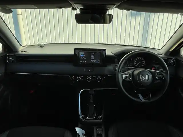 ホンダ ヴェゼル ハイブリッド e:HEV Z 滋賀県 2024(令6)年 0.6万km サンドカーキパール 社外ナビ/(Bluetooth/AM/FM)/衝突軽減ブレーキ/アダプティブクルーズコントロール/レーンキープアシスト/ブラインドスポットモニター/バックカメラ/コーナーセンサー/電動リアーゲート/ハーフレザーシート/シートヒーター/ステアリングヒーター/電動パーキング/ブレーキホールド/LEDオートライト/オートハイビーム/フォグ/パドルシフト/ETC/USB/寒冷地仕様