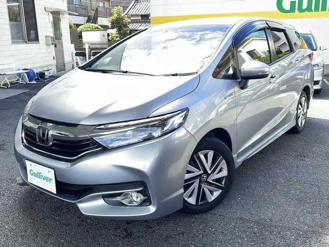 ホンダ シャトル ハイブリッド X ホンダセンシング 東京都 2017(平29)年 1.4万km ルナシルバーM ホンダセンシング/LEDヘッドライト/4スピーカー/シートヒーター/プラズマクラスター付き左右独立温度調節オートエアコン/同色アウトサイドドアハンドル/ワンオーナー/メモリナビ/ワンセグテレビ/バックカメラ/アイドリングストップ/クルーズコントロール/プッシュスタート/ビルトインETC/ステンレス製スポーツペダル/ミュージックプレイヤー接続（Ipod/AUX）/標準寒冷地仕様/マルチユースバスケット