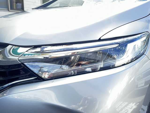ホンダ シャトル ハイブリッド X ホンダセンシング 東京都 2017(平29)年 1.4万km ルナシルバーM ホンダセンシング/LEDヘッドライト/4スピーカー/シートヒーター/プラズマクラスター付き左右独立温度調節オートエアコン/同色アウトサイドドアハンドル/ワンオーナー/メモリナビ/ワンセグテレビ/バックカメラ/アイドリングストップ/クルーズコントロール/プッシュスタート/ビルトインETC/ステンレス製スポーツペダル/ミュージックプレイヤー接続（Ipod/AUX）/標準寒冷地仕様/マルチユースバスケット