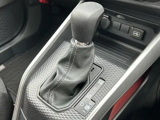 トヨタ ライズ G 滋賀県 2023(令5)年 0.8万km シャイニングホワイトパール 純正ナビ/(Bluetooth/フルセグ/CD/DVD)/スマートアシスト/・衝突軽減ブレーキ/・レーンキープアシスト/・標識認識/・先行車発進告知/・Autoハイビーム/LEDオートライト/バックカメラ/コーナーセンサー/純正フロアマット/電動格納ミラー/ドアバイザー/ビルトインETC/USB/フロアMT付きAT