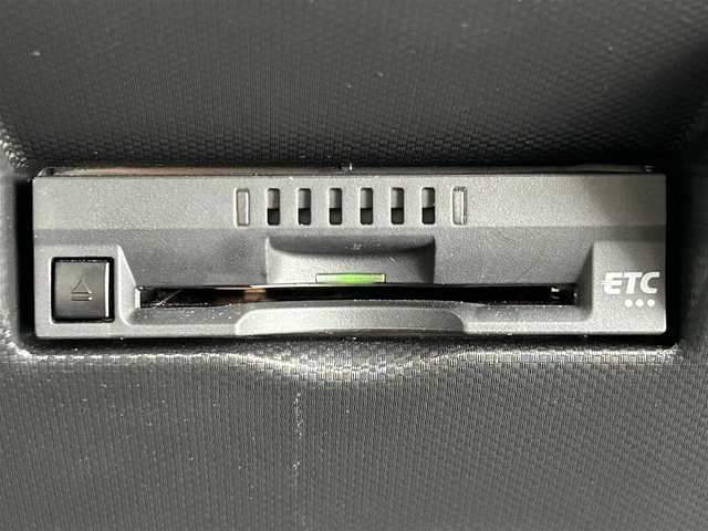 トヨタ ライズ G 滋賀県 2023(令5)年 0.8万km シャイニングホワイトパール 純正ナビ/(Bluetooth/フルセグ/CD/DVD)/スマートアシスト/・衝突軽減ブレーキ/・レーンキープアシスト/・標識認識/・先行車発進告知/・Autoハイビーム/LEDオートライト/バックカメラ/コーナーセンサー/純正フロアマット/電動格納ミラー/ドアバイザー/ビルトインETC/USB/フロアMT付きAT