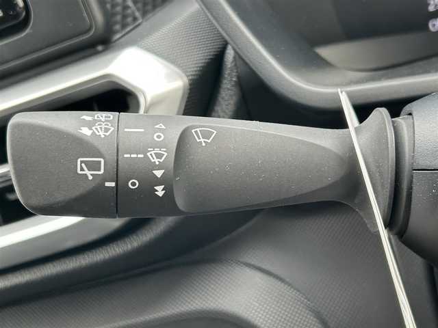 トヨタ ライズ G 滋賀県 2023(令5)年 0.8万km シャイニングホワイトパール 純正ナビ/(Bluetooth/フルセグ/CD/DVD)/スマートアシスト/・衝突軽減ブレーキ/・レーンキープアシスト/・標識認識/・先行車発進告知/・Autoハイビーム/LEDオートライト/バックカメラ/コーナーセンサー/純正フロアマット/電動格納ミラー/ドアバイザー/ビルトインETC/USB/フロアMT付きAT