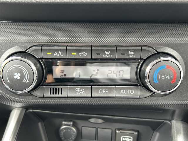 トヨタ ライズ G 滋賀県 2023(令5)年 0.8万km シャイニングホワイトパール 純正ナビ/(Bluetooth/フルセグ/CD/DVD)/スマートアシスト/・衝突軽減ブレーキ/・レーンキープアシスト/・標識認識/・先行車発進告知/・Autoハイビーム/LEDオートライト/バックカメラ/コーナーセンサー/純正フロアマット/電動格納ミラー/ドアバイザー/ビルトインETC/USB/フロアMT付きAT