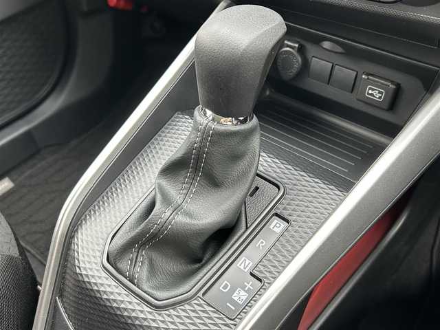 トヨタ ライズ G 滋賀県 2023(令5)年 0.8万km シャイニングホワイトパール 純正ナビ/(Bluetooth/フルセグ/CD/DVD)/スマートアシスト/・衝突軽減ブレーキ/・レーンキープアシスト/・標識認識/・先行車発進告知/・Autoハイビーム/LEDオートライト/バックカメラ/コーナーセンサー/純正フロアマット/電動格納ミラー/ドアバイザー/ビルトインETC/USB/フロアMT付きAT